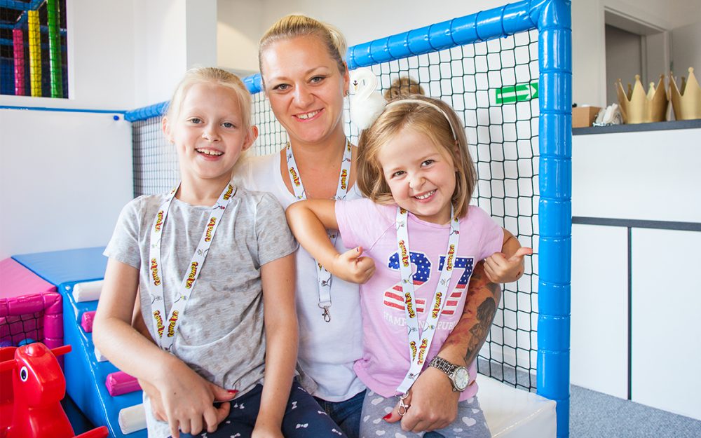 logo i logotyp dla sali zabaw, figloparku. Identyfikacja wizualna, typografia i kolory. Projektowanie dla dzieci