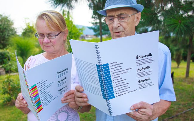 projektowanie graficzne dla seniorów i osób zmagających sie z demencją. projekt śpiewnika